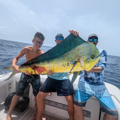 woman snrokeling in st thomas uvi